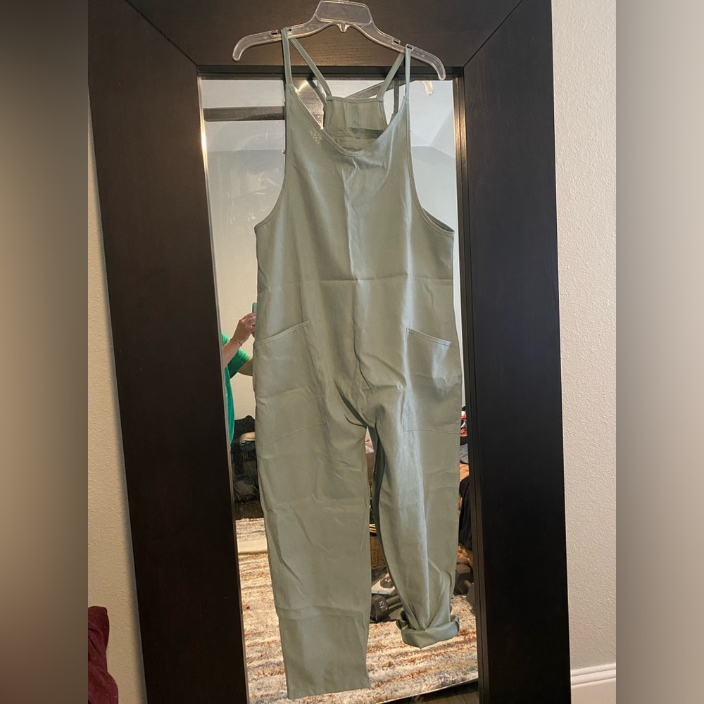 NWOT pastel green jumper